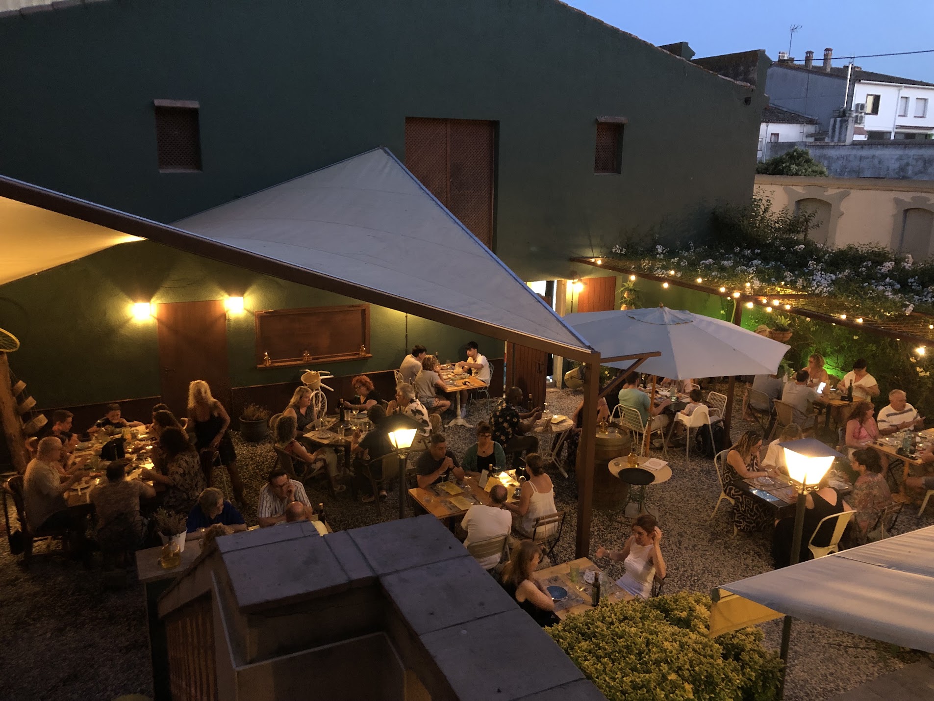 Terrassa plena de gent